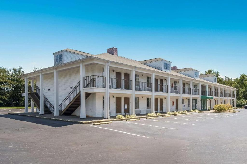 Quality Inn Decherd Bagian luar foto