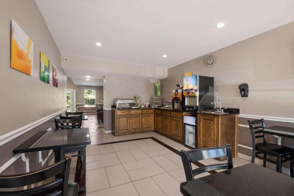 Quality Inn Decherd Bagian luar foto